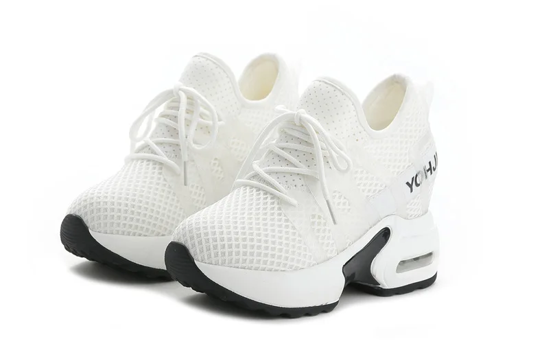 

2018 new increase in 9cm women's shoes white shoes explosions and leisure shoes wild flat shoes women.