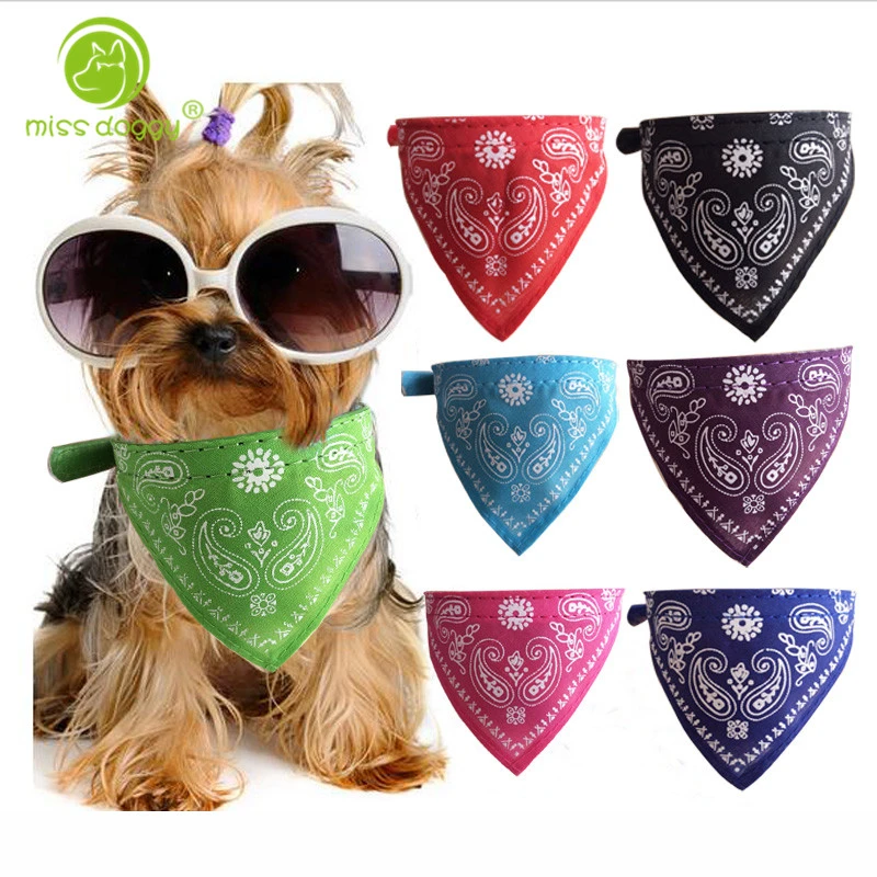 ペットスカーフスタッズメタリックレザー犬の首輪、ファッションペイズリープリント犬の首輪のアクセサリー、調整可能な蝶ネクタイ猫首輪バンダナ