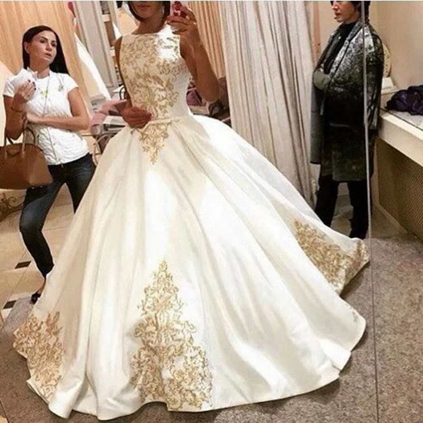2016 Dreaming Gold Embroidery Wedding Dress Sleeveless Satin Ball