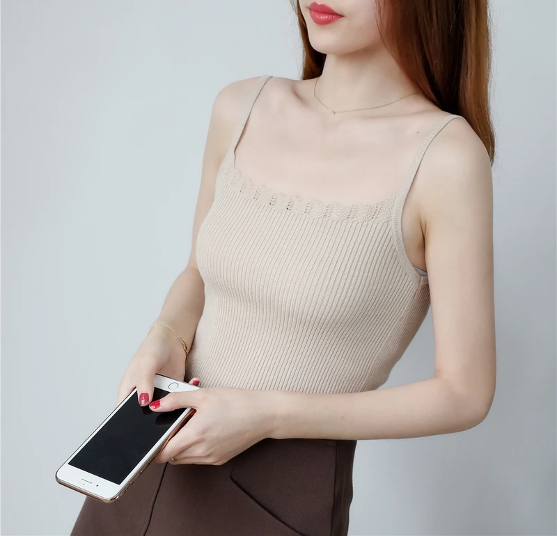 

10953 (on the 2nd row of 9th row of the lobby) Picture the new pure color knitted vest sling with lotus leaf edge
