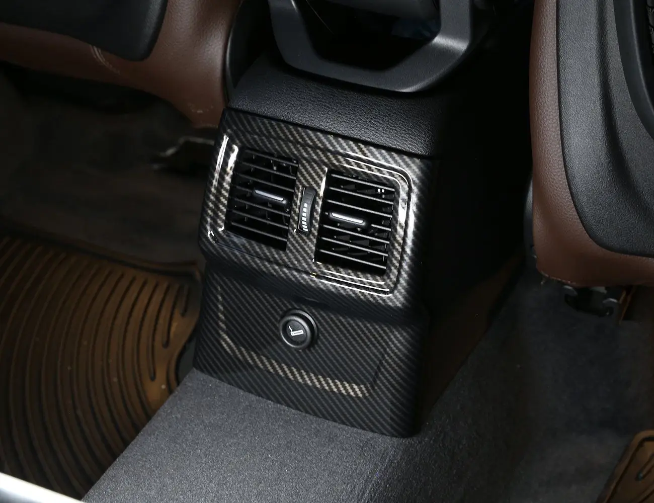 

1 PCS Carbon Fiber Car Rear AC Outlet Cover Trim Frame For BMW X1 F48 20i 25i 25le 2016-2018 Car Accessories Interior