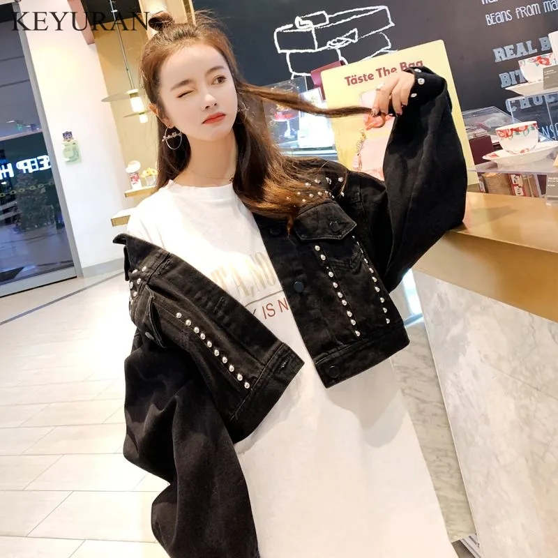 Женская свободная джинсовая куртка Harajuku черная короткая с бисером и заклепками