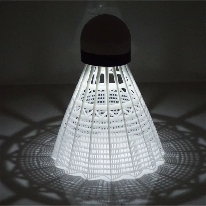 3 piezas oscuro de noche LED luz brillante-Nylon bádminton volantes de interior y al aire libre nuevo colorido de la iluminación bolas l436OLB 3 piezas oscuro de noche LED luz brillante-Nylon bádminton volantes de interior y al aire libre nuevo colorido de la iluminación bolas l436OLB