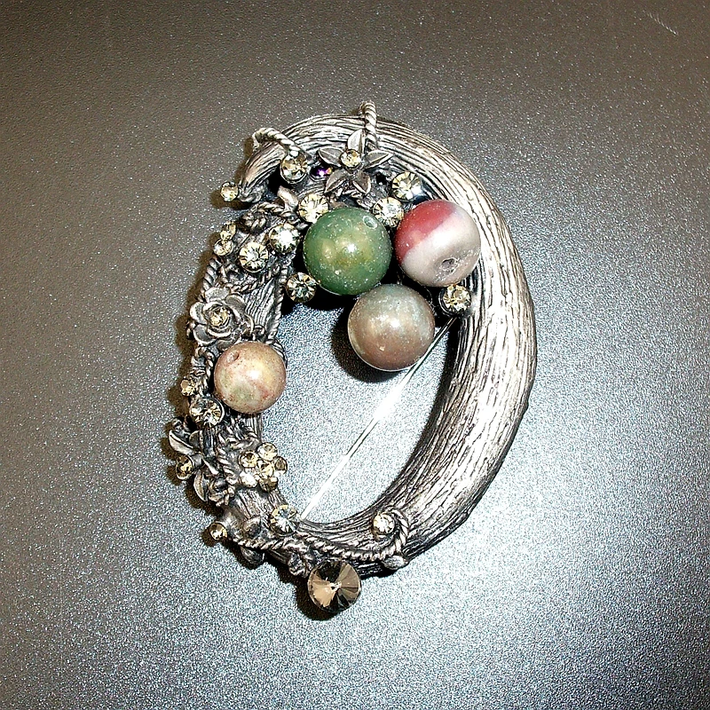

Fashion Delicate Floral Design with Gray Colored Black Matte Plated Nature Stone Rhinestone Brooch Pin New Hot Item NO.:BH8100-6
