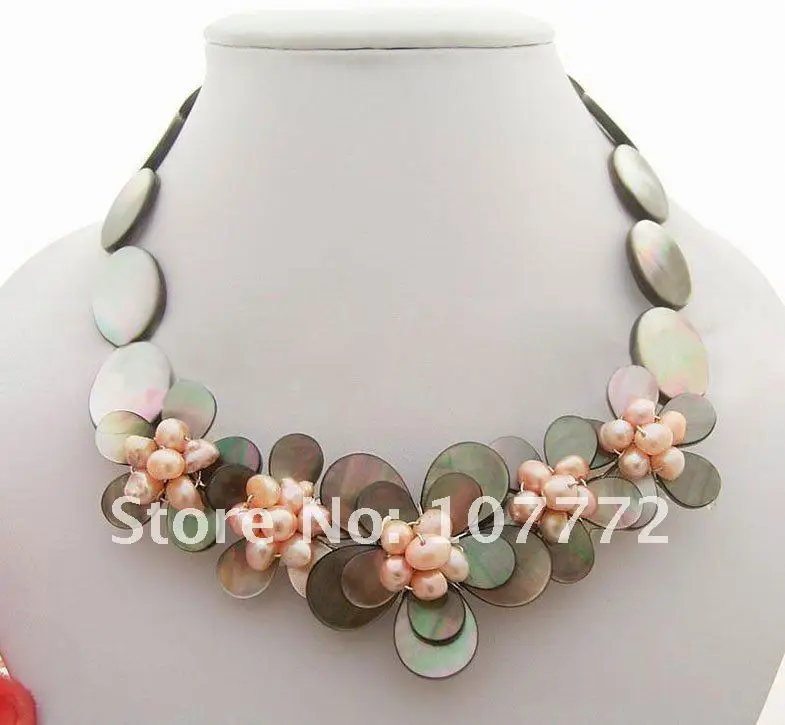 

Pearl&Shell Flower&Crystal Necklace