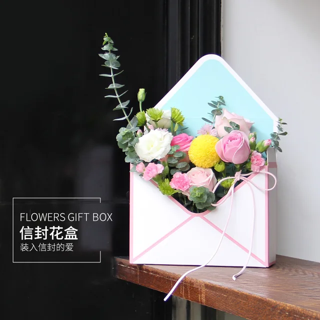 5pcs fresh flower packing pink gift box hand holding envelope flower paper flower boxes