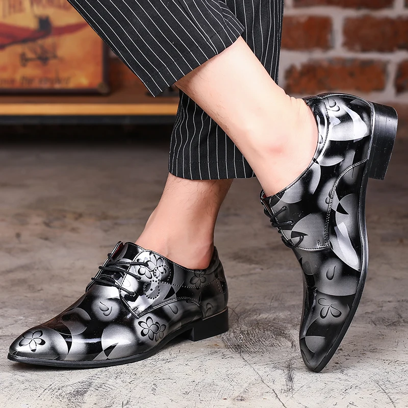REETENE цветочный узор Мужские модельные туфли Мужская деловая обувь Кожа Мода Жених Мужская Свадебная обувь туфли-оксфорды для мужчин Zapatos De