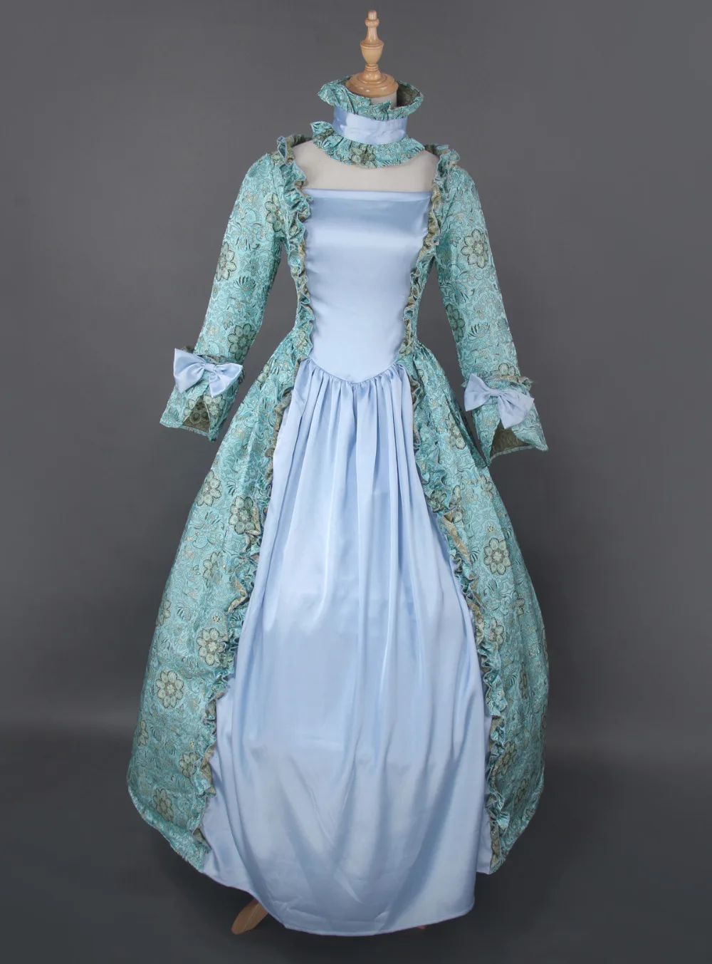 women's clothing in the 18th century
