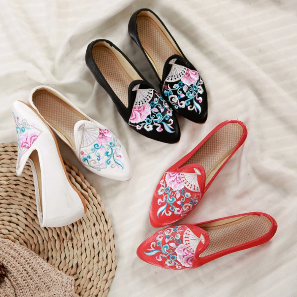 

Ethnic Shoes Woman Breathable Slip-On Red Color Womens Shoes Chinese Style Bright Silk Low Heel Beautiful Embroidered Shoes