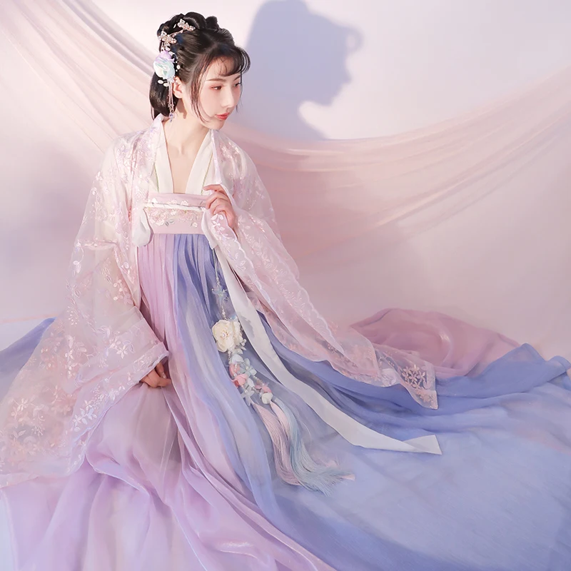 Hanfu. Ханьфу принцессы династии Тан. Китайское Ханьфу. Китайская принцесса в Ханьфу. Платье Ханьфу принцессы.