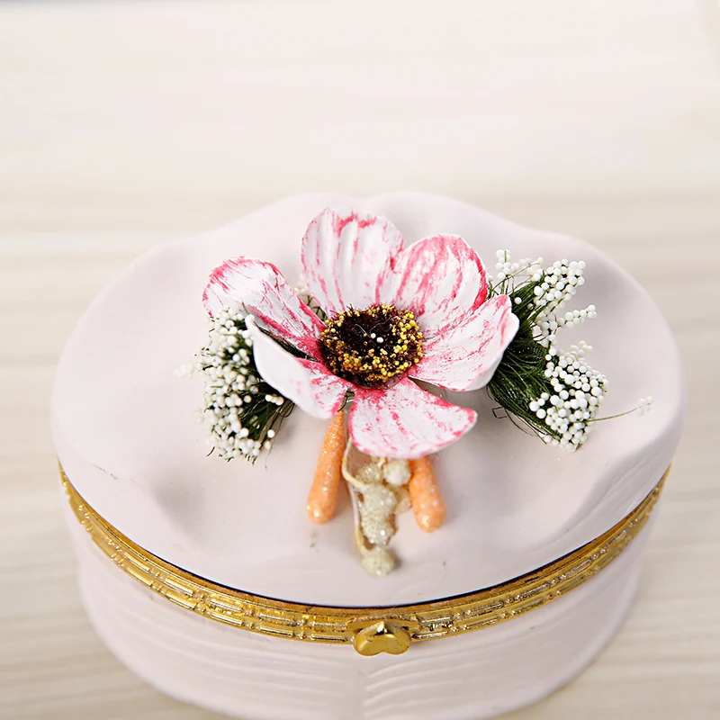 Round Ceramic Wedding Candy Boxes Lace Golden Buckle Closure Jewelry
