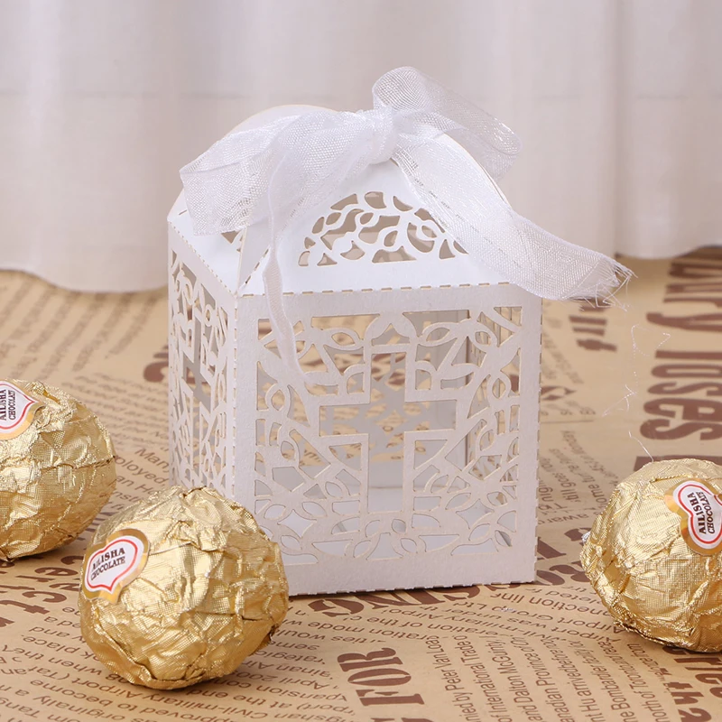 

2019 White Laser Cut Candy Boxes with Ribbon Cross Hollow Patterns Wedding Love Celebration Party Paperboard Box For Gift NBD