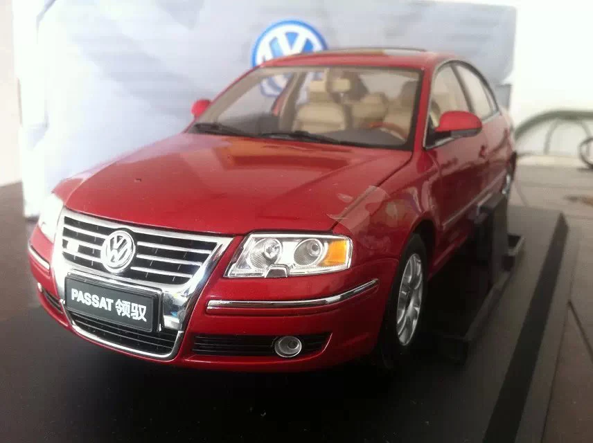 Red 1 18 Volkswagen VW Passat 2007 Diecast Model Car Classical Sedan Collection