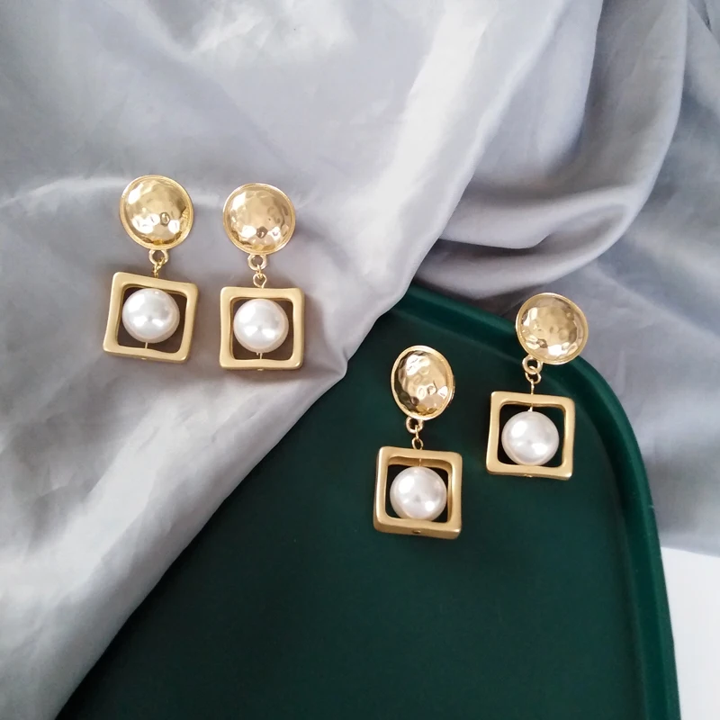 

Free Shipping Elegant Pearl Charm Geometric Earring
