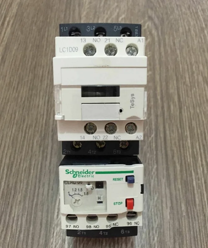

LC1D09 AC Contactor 3 Phase 220 Volts 1-1.6 Amp LRD06 Overload Relay Combo
