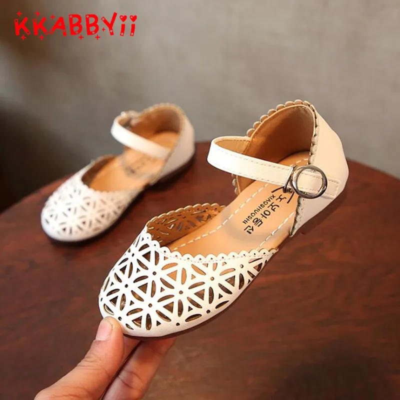 

2018 New Summer Girls Sandals Kids Flat Shoes PU Leather Soft Fashion Princess Children's Shoes Floral Cut-outs Party