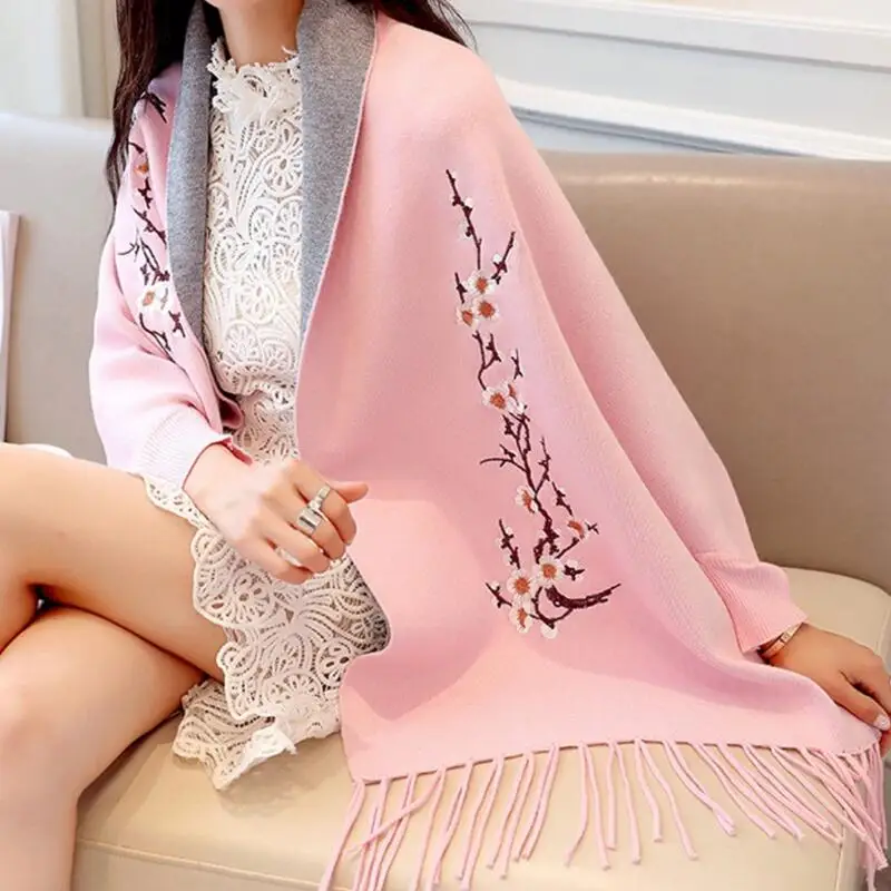 

Knit cardigan shawl female 2019 autumn and winter embroidered tassel bat shirt coat long sleeve temperament long section