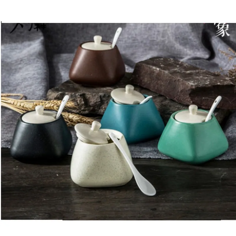 

2017 fashion Creative Ceramics Storage Container with Cover and Spoon Salt Seasoning Oil Sugar Creamer Pots