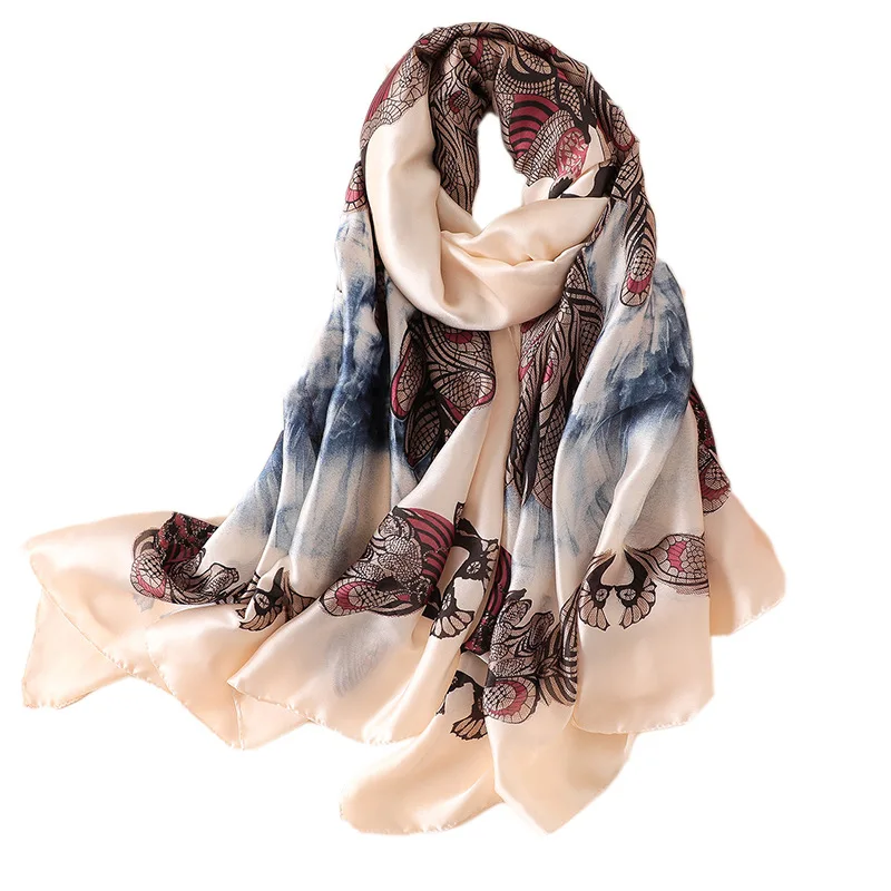 Scarf and women over 50 summer 2018 Scarf and women over 50 summer 2018