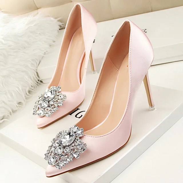 Женские туфли-лодочки; туфли на высоком каблуке с украшением в виде кристаллов; Весенняя модная женская обувь; свадебные туфли с острым носком на каблуке «рюмочка»; большие туфли на шпильке - Цвет: Розовый
