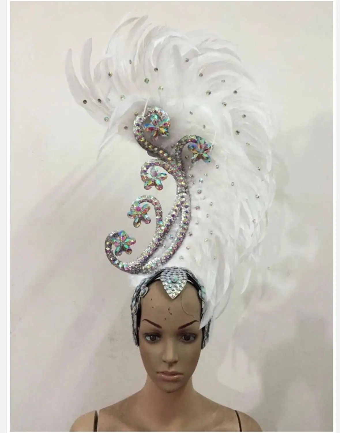День Святого Патрика самба танец карнавал Национальный день костюмы головные уборы с бриллиантовым пером головной убор - Цвет: design 4 white color