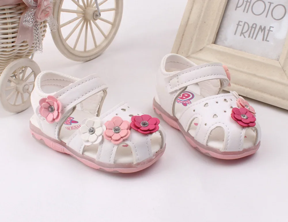Сандалии для девочек Малыш новые цветы девушки сандалии освещенные мягкая подошва светящаяся принцесса обувь sandalen meisje7.105gg