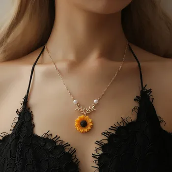 

Fashion Jewelry Creative Pearl Sun Flower Necklace Exquisite Sunflower Pendant Necklace Female Imitation Pearl Elegant Necklace