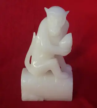

Afghan White Jade Zodiac Monkey Decoration Shou Tao Monkey Home Living Room Accessories