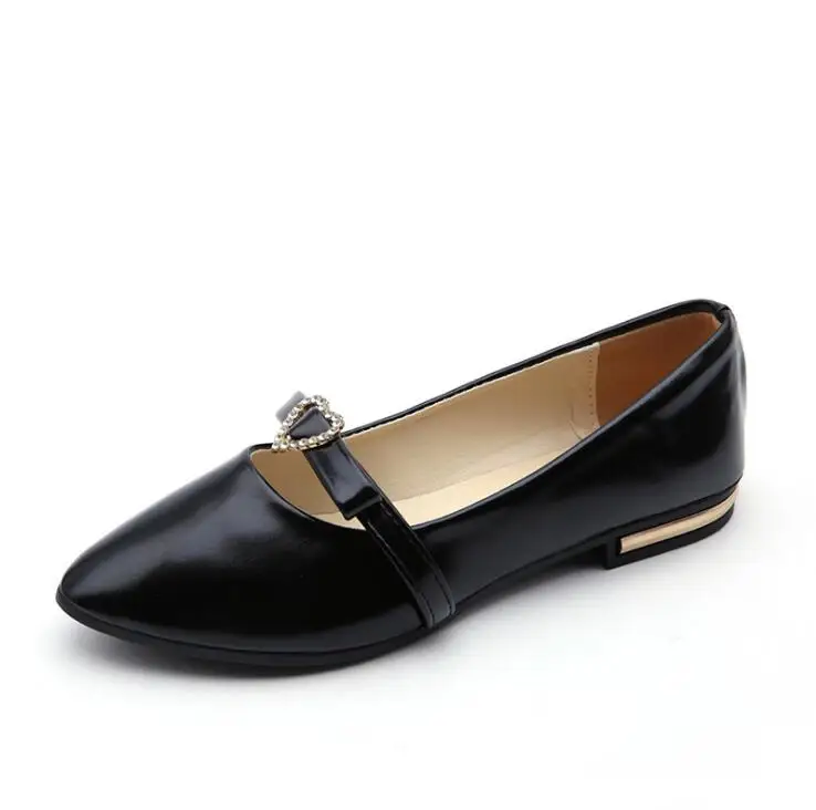 Большой размер весенний тонкие туфли г. Корейская версия, новые модные женские тонкие туфли с острым носком на плоской подошве, украшенные бриллиантами и сердечками - Цвет: Черный