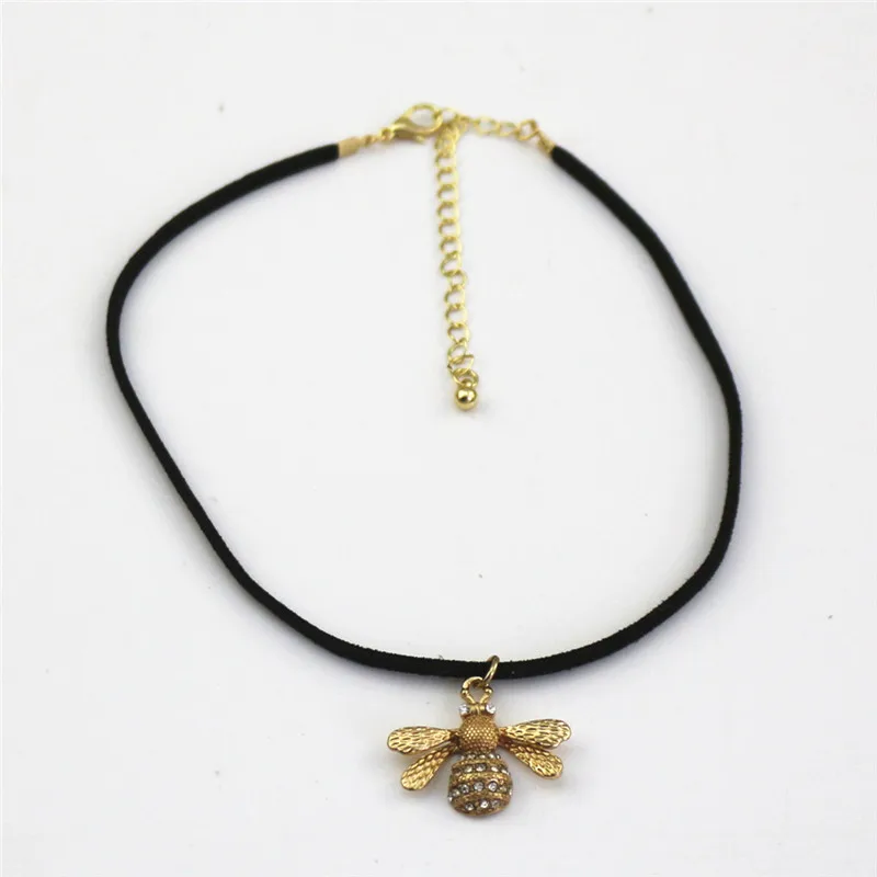 

Fashion simple bee inlaid pendant black Korean cashmere necklace clavicle chain holiday gift