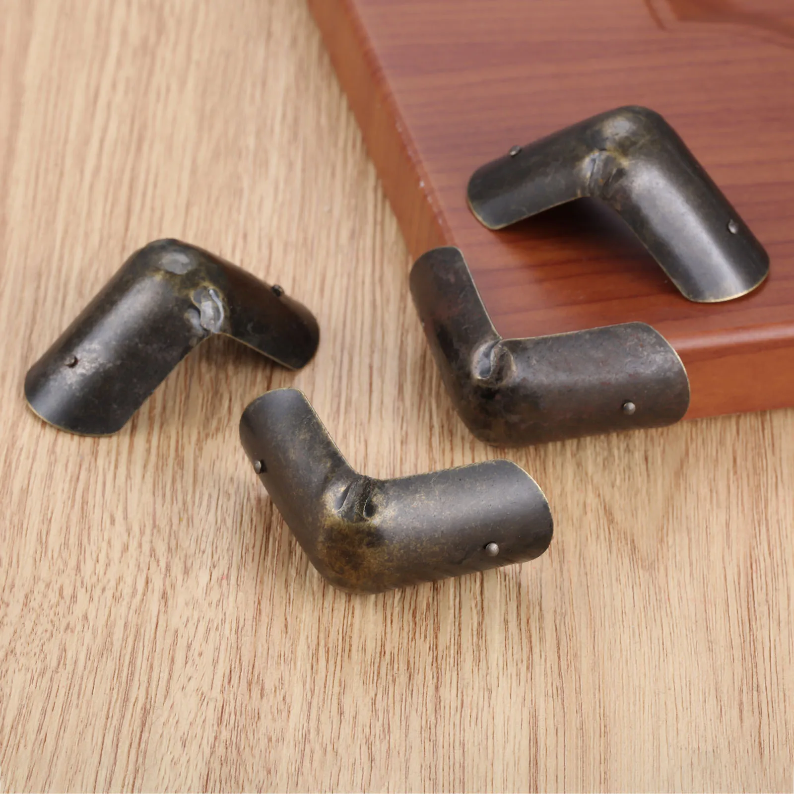 

4Pcs Antique Right angle Legs Wooden Box Hardware Corner Brackets Decor Cover Four Sides Protection 40*25MM
