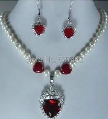 

Wholesale free shipping >>Beautiful heart-shaped jade pearl necklace earring set