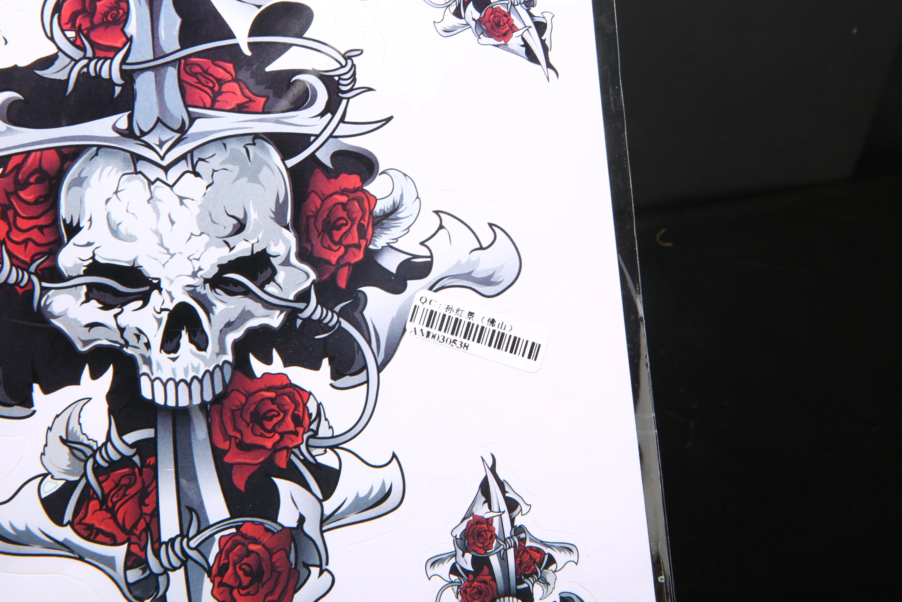 1PC Motorcycle Self-adhesive Rose Red Skull Sticker Decal for Motorbike Cool Helmet Stickers Decoration