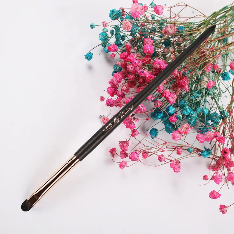 

1 high-end retro trumpet detail eye makeup makeup brush eye shadow mixing eye brush professional beauty tool