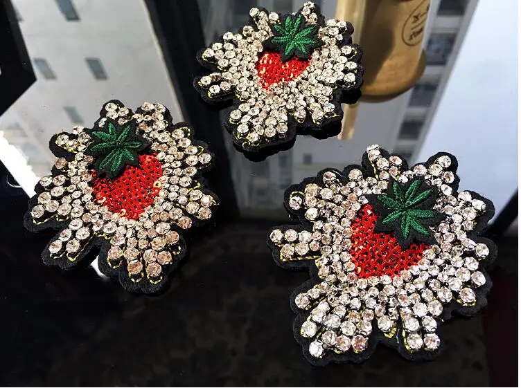 

1Pcs Rhinestone Strawberry Beaded Patch for Clothing Sewing on Beading Applique Shirt Shoes Bags Apparel DIY Decoration Patche