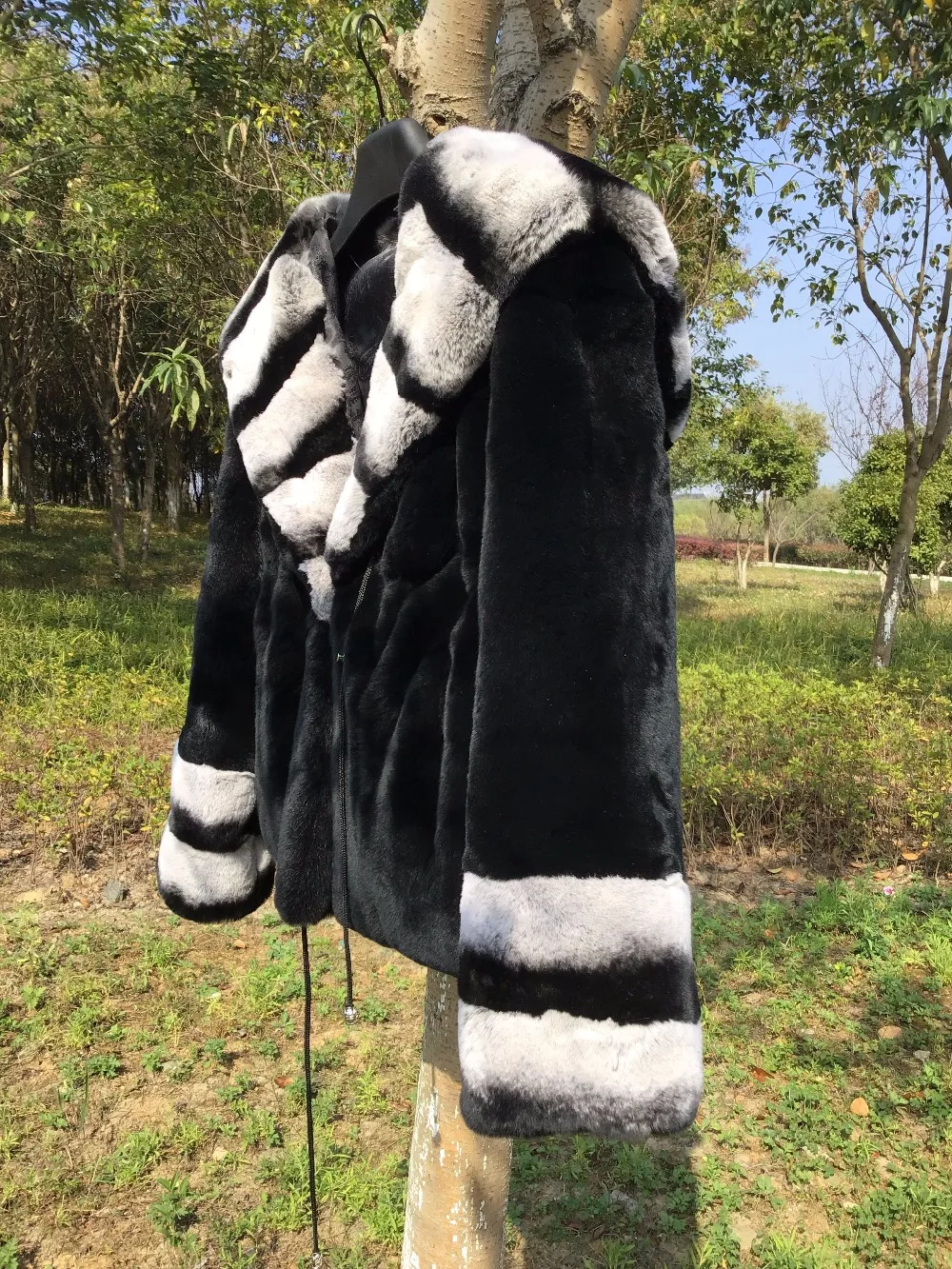 Короткие высококачественные Шиншилла Шубы для женщин куртка с мехом кролика рекс верхняя одежда черное меховое пальто с капюшоном верхняя одежда зимняя серая полоса