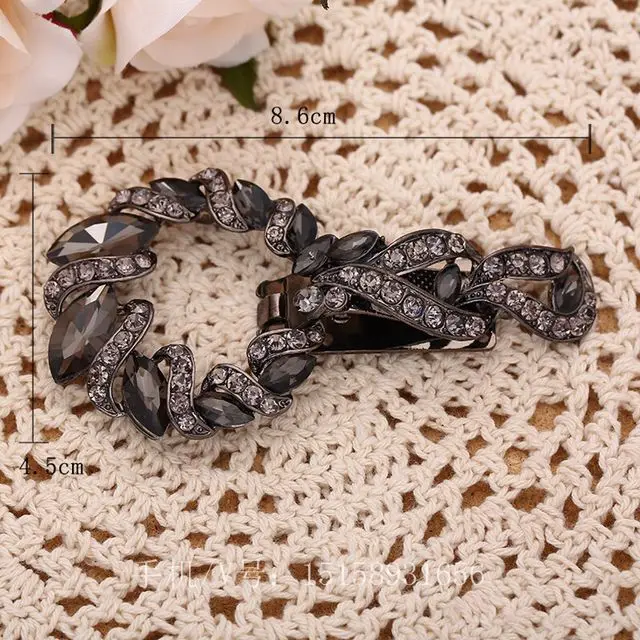 

1pcs beautiful Fur buttons Rhinestone buttons buckles sew on garment
