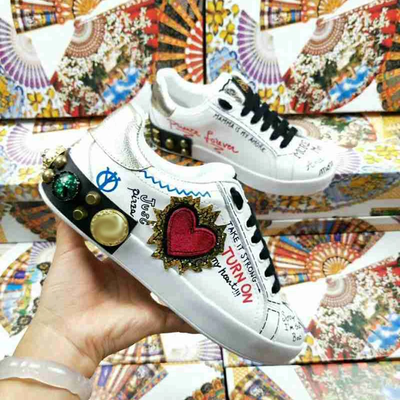 

Genuine Leather Men Sneakers Shoes Top Quality White Shoes Fashionable Love Graffiti Men's Leisure Sneakers Luxury Shoes Men
