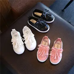 Отличные элегантные Симпатичные для маленьких девочек обувь Лидер продаж модная бахрома теннис Детские кроссовки без шнуровки резиновая