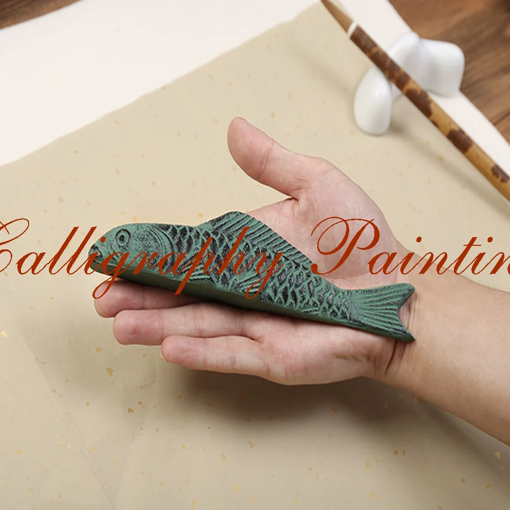1pc Japan Iron Koi Carp Fish Shape Paperweight Brush Rest Calligraphy Painting Tool | Канцтовары для офиса и дома
