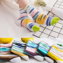 Новинка, яркие цвета, радужные полосатые с рисунком, смешные короткие носки для женщин, крутые хлопковые носки Harajuku, Женские Модные Цветные счастливые носки