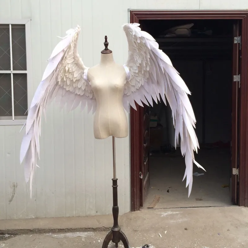 Ангелы летают. Ангел с крыльями. Человек с крыльями. Каркас для крыльев ангела. Летающие крылья на спину.