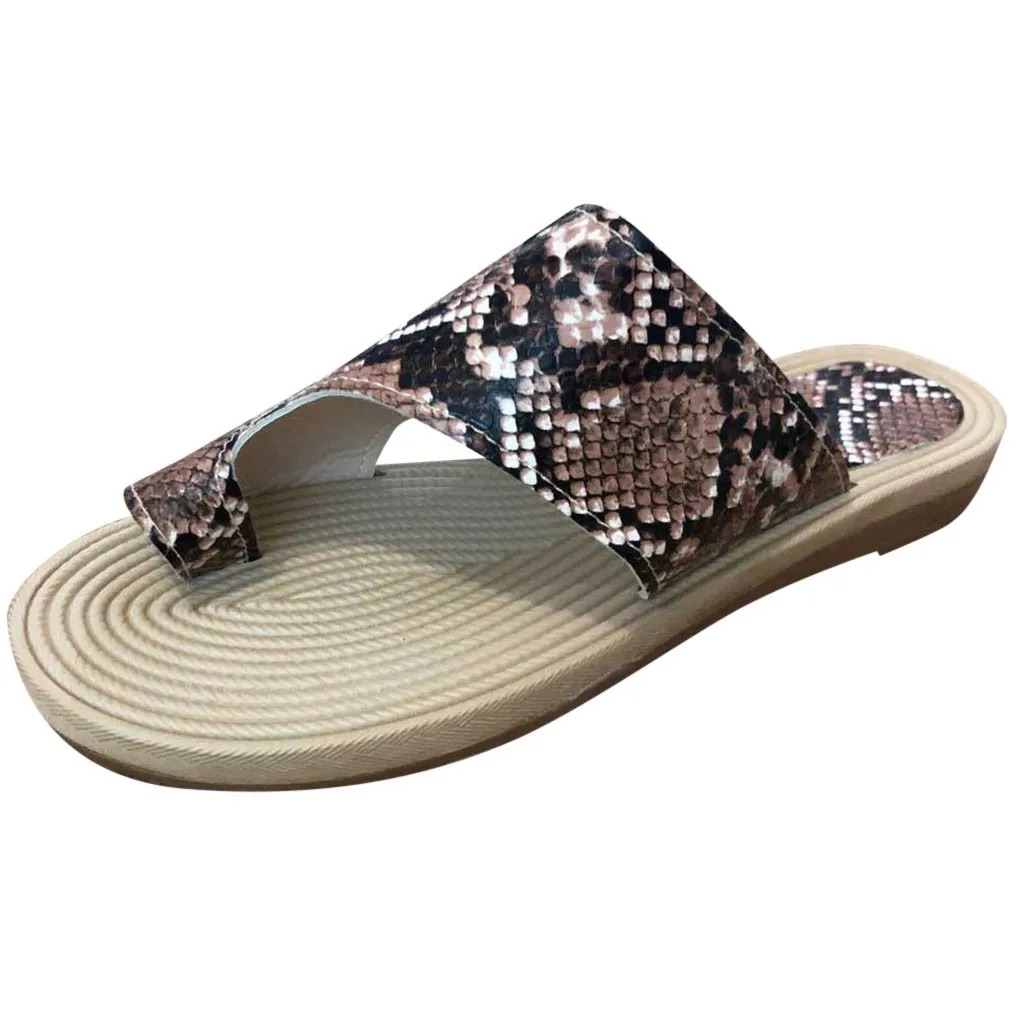 

2019 New Stylish Rome Women Summer Slippers Hemp Rope Flat Snake Beach Slippers Open Toe Sandals Scarpe da donna alla moda