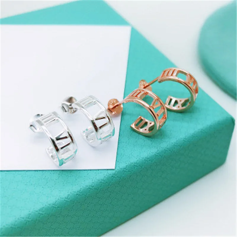 

Tiff925 % sterling silver earrings in Europe and the original authentic Roman numerals circular earrings charm ladies present