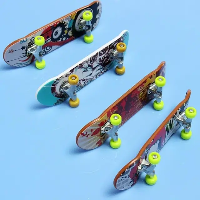 2pcs High Quality Cute Party Favor Kids children Mini Finger Board Fingerboard Alloy Skate Boarding Toys Gift 3