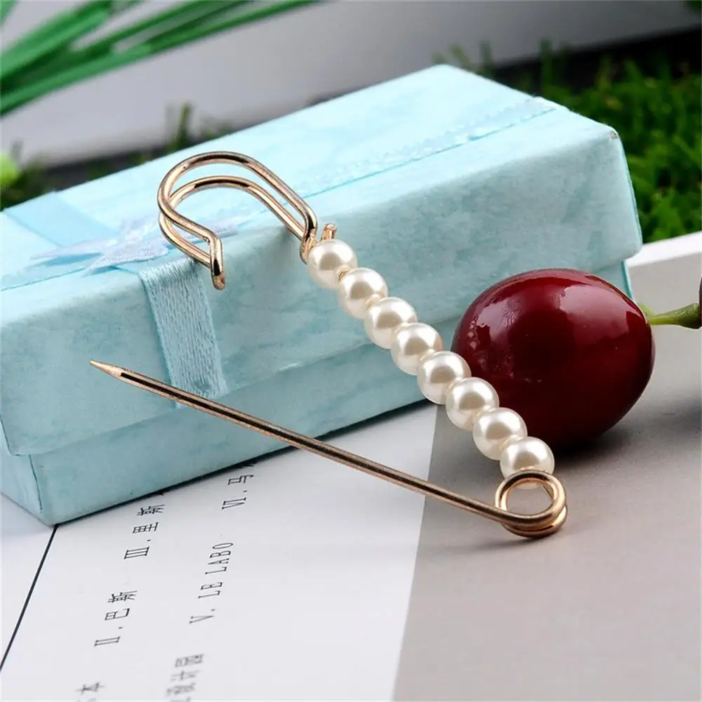 

Safety Pin Brooches Sweater Jewelry Fashion Women Charm Three Pearl Blouse Shirt Collar Stick Pin Scarf Clothes Decors New