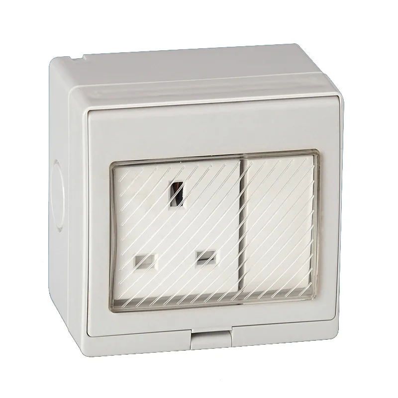 The British standard waterproof IP55 power outlet with an English standard 13A splash socket