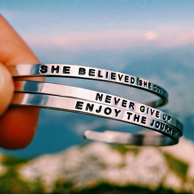 Вдохновляющие слова NEVER GIVE UP c образные полуоткрытые манжеты браслет с мантрой