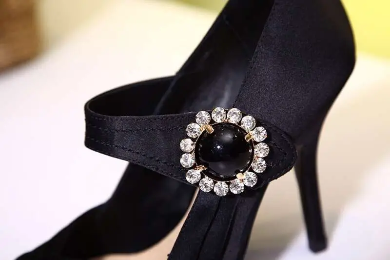 Модные женские туфли-лодочки с кристаллами и пряжкой на высоком каблуке, женская шелковая обувь со складками, женские свадебные туфли, женские туфли с острым носком