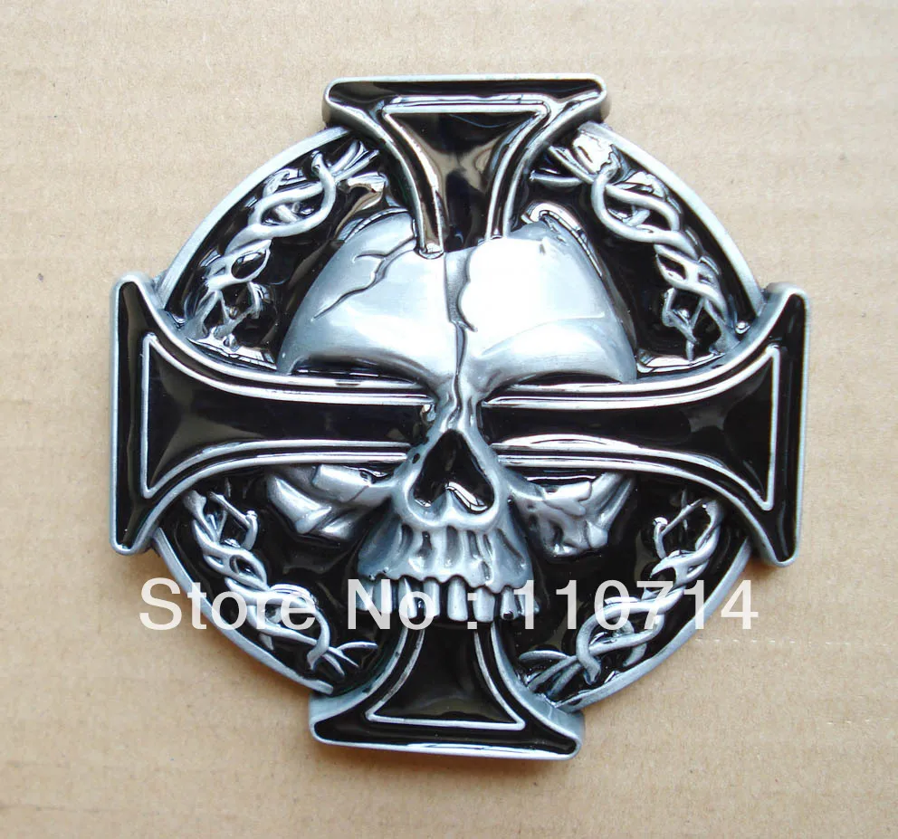 

Skull belt buckle with pewter finish and sliver enamel suitable for 4cm wideth snap on belt SW-B459.Free shipping